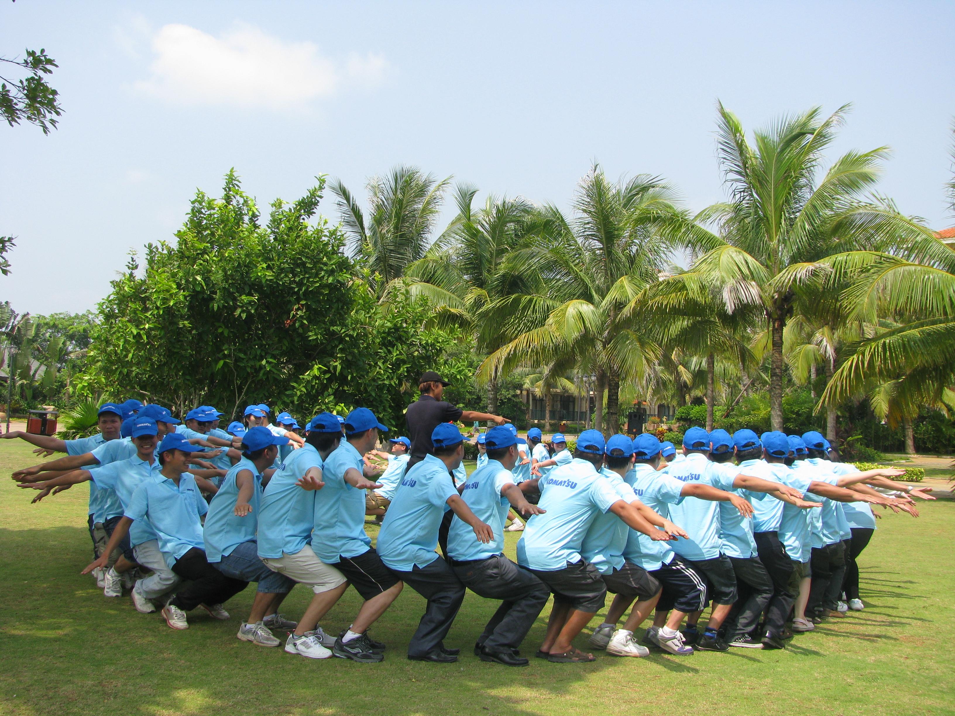海南小松员工户外拓展训练